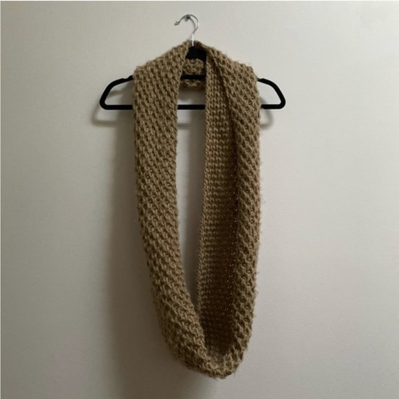Old Navy Knit Infinity Scarf - Picture 2 of 4
